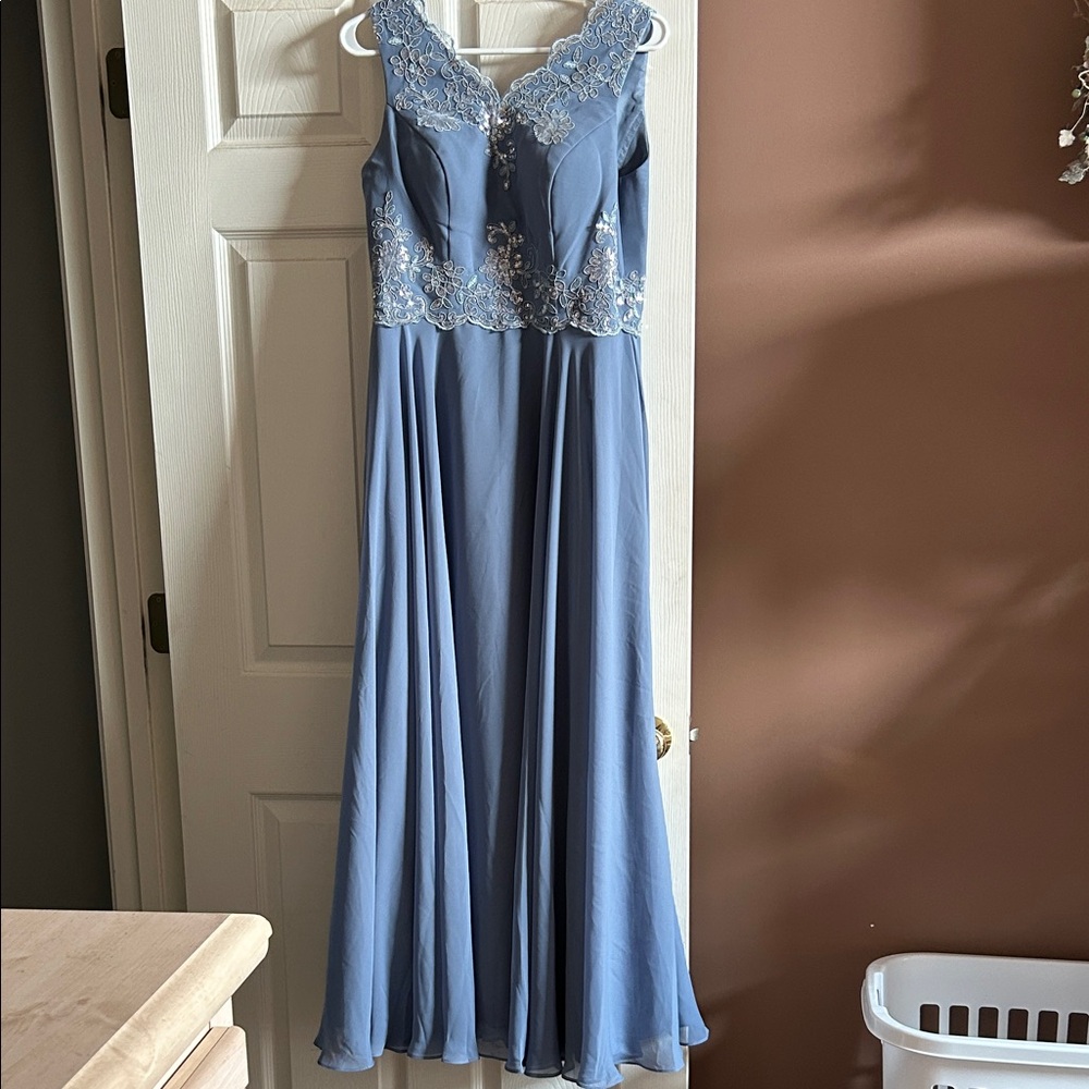 Elegant Blue Lace Evening Gown